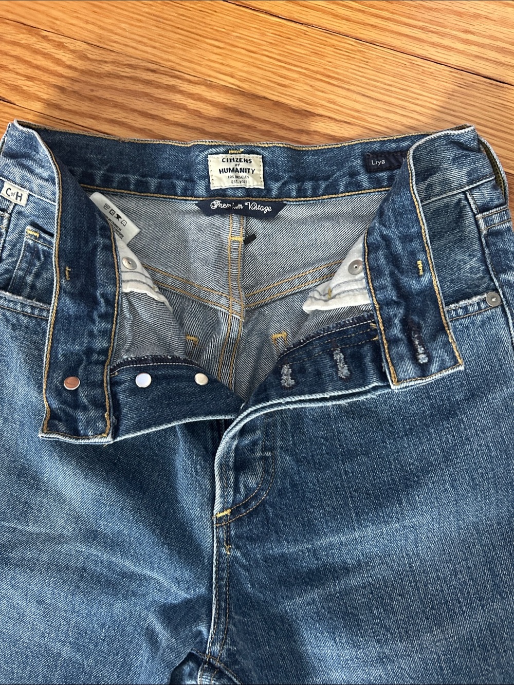 Citizens of Humanity LIYA hi lo classic fit jeans size 24